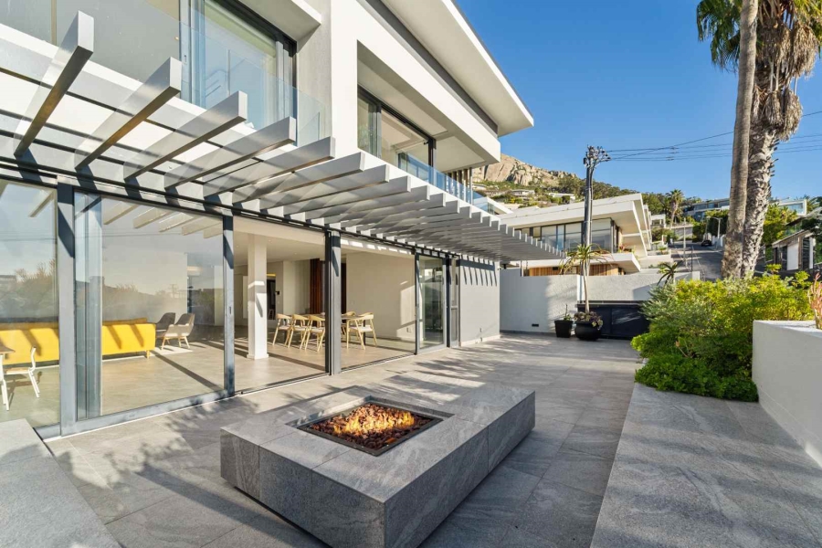 4 Bedroom Property for Sale in Fresnaye Western Cape